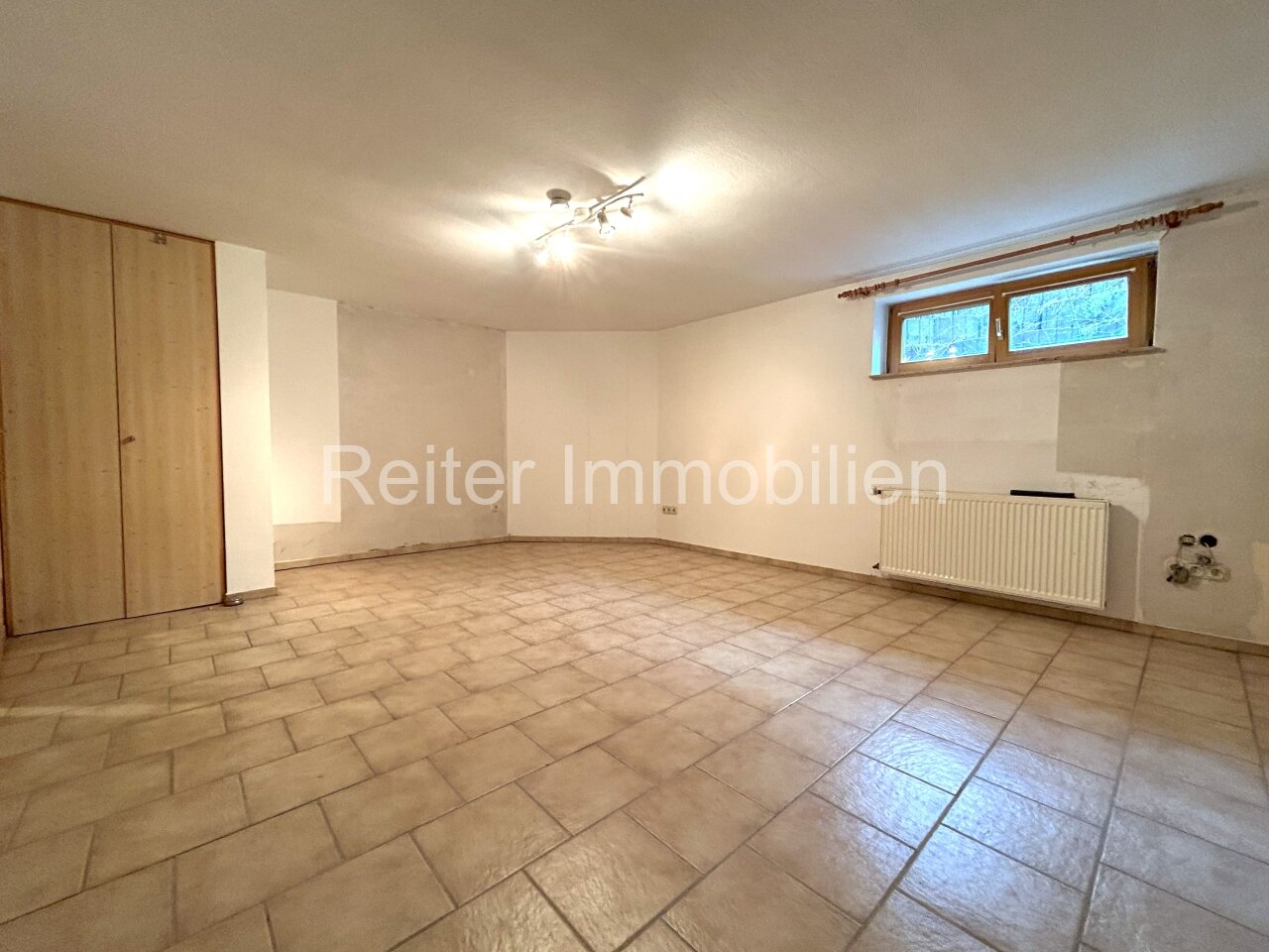 Büro/Gästezimmer/Partyraum Keller